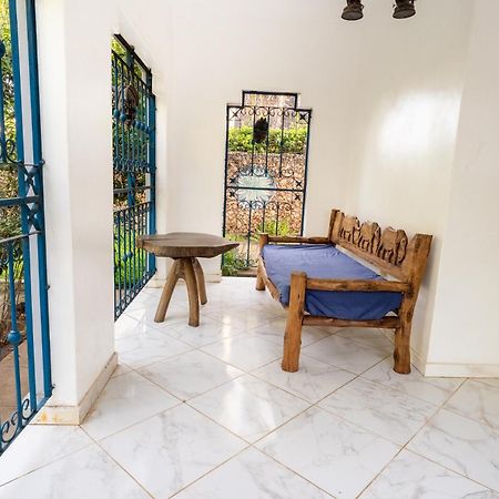 Queens Chateau Boutique Villa Диани Бийч Екстериор снимка