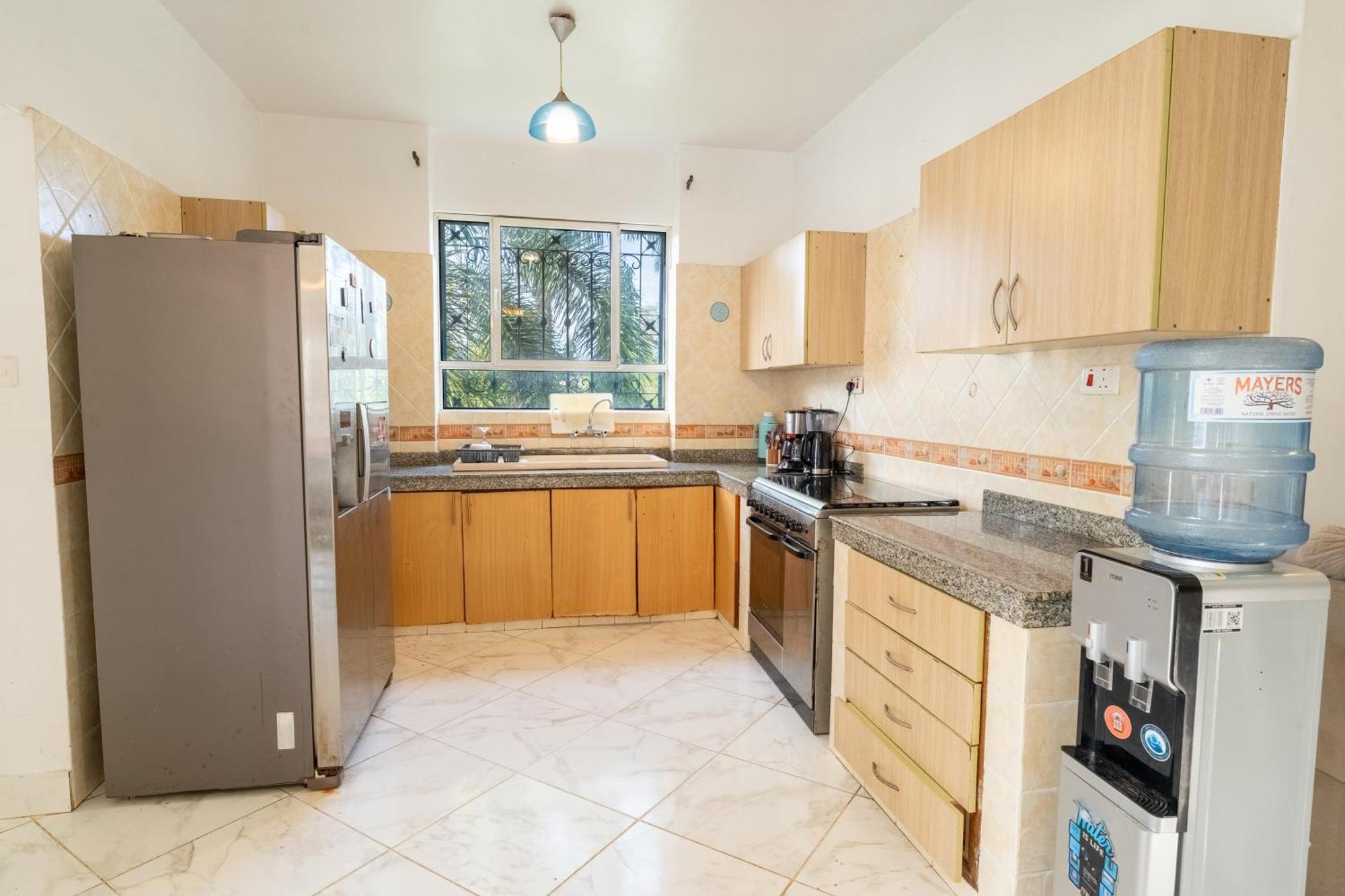 Queens Chateau Boutique Villa Диани Бийч Екстериор снимка