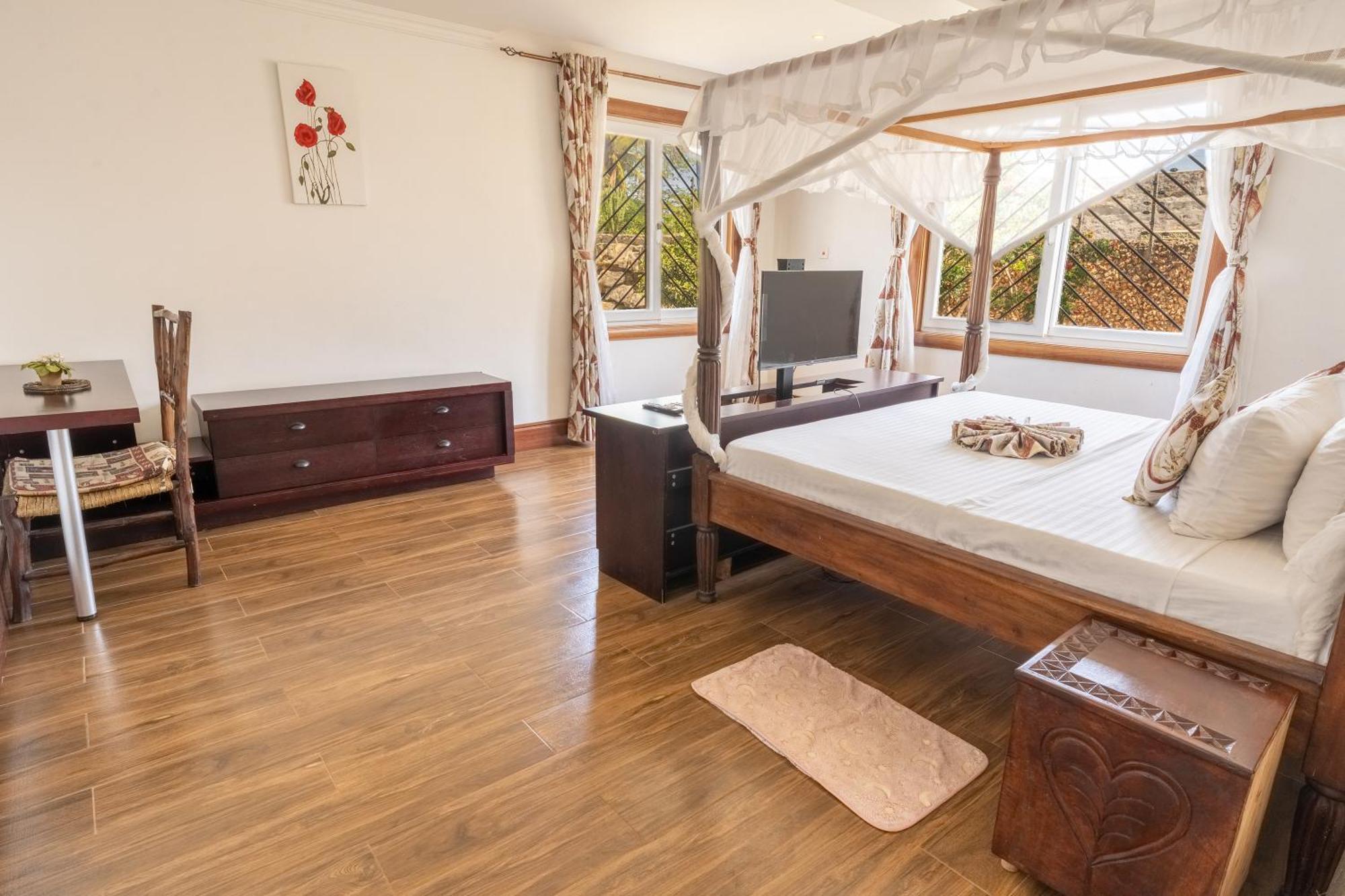 Queens Chateau Boutique Villa Диани Бийч Екстериор снимка