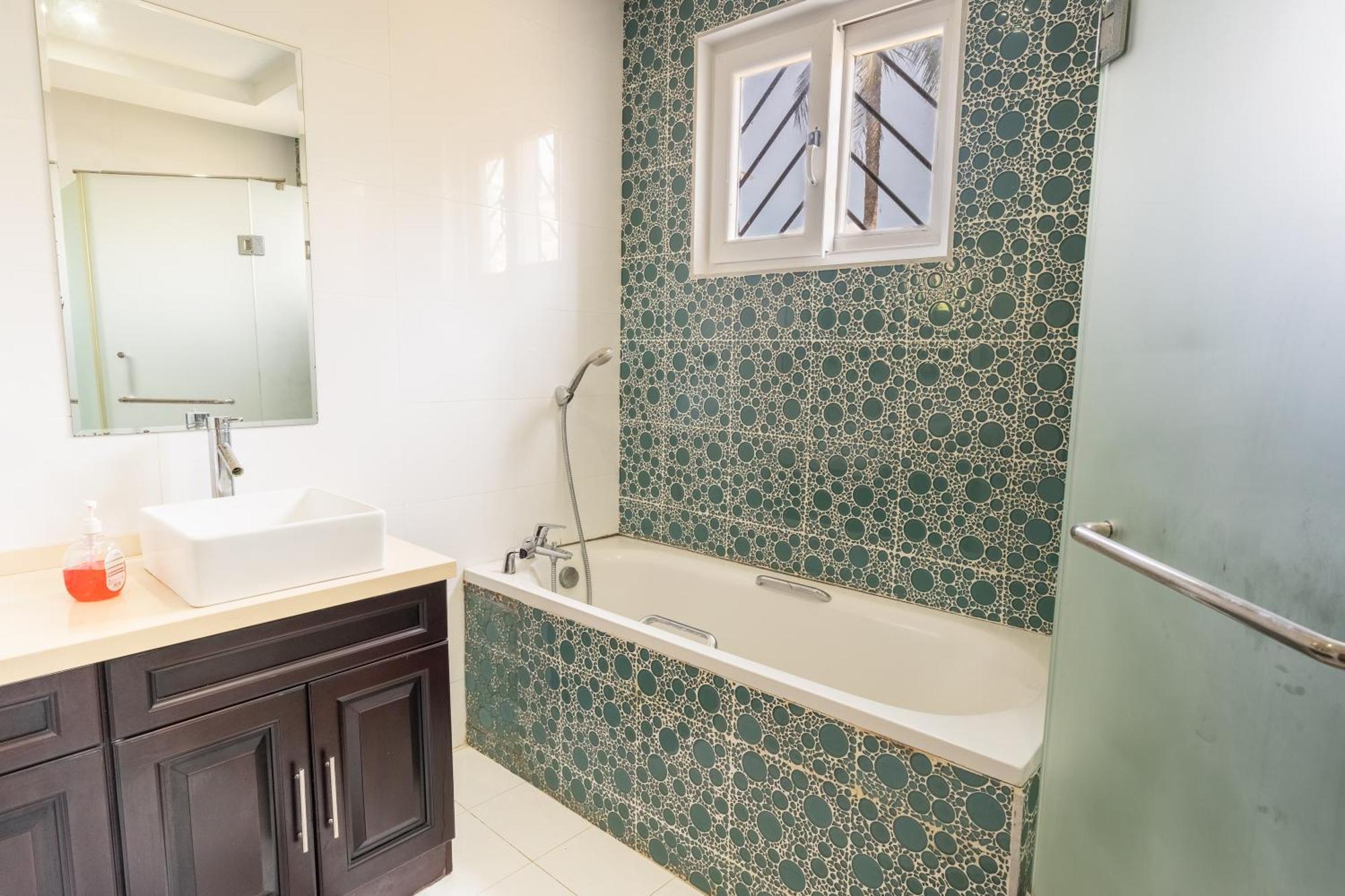 Queens Chateau Boutique Villa Диани Бийч Екстериор снимка