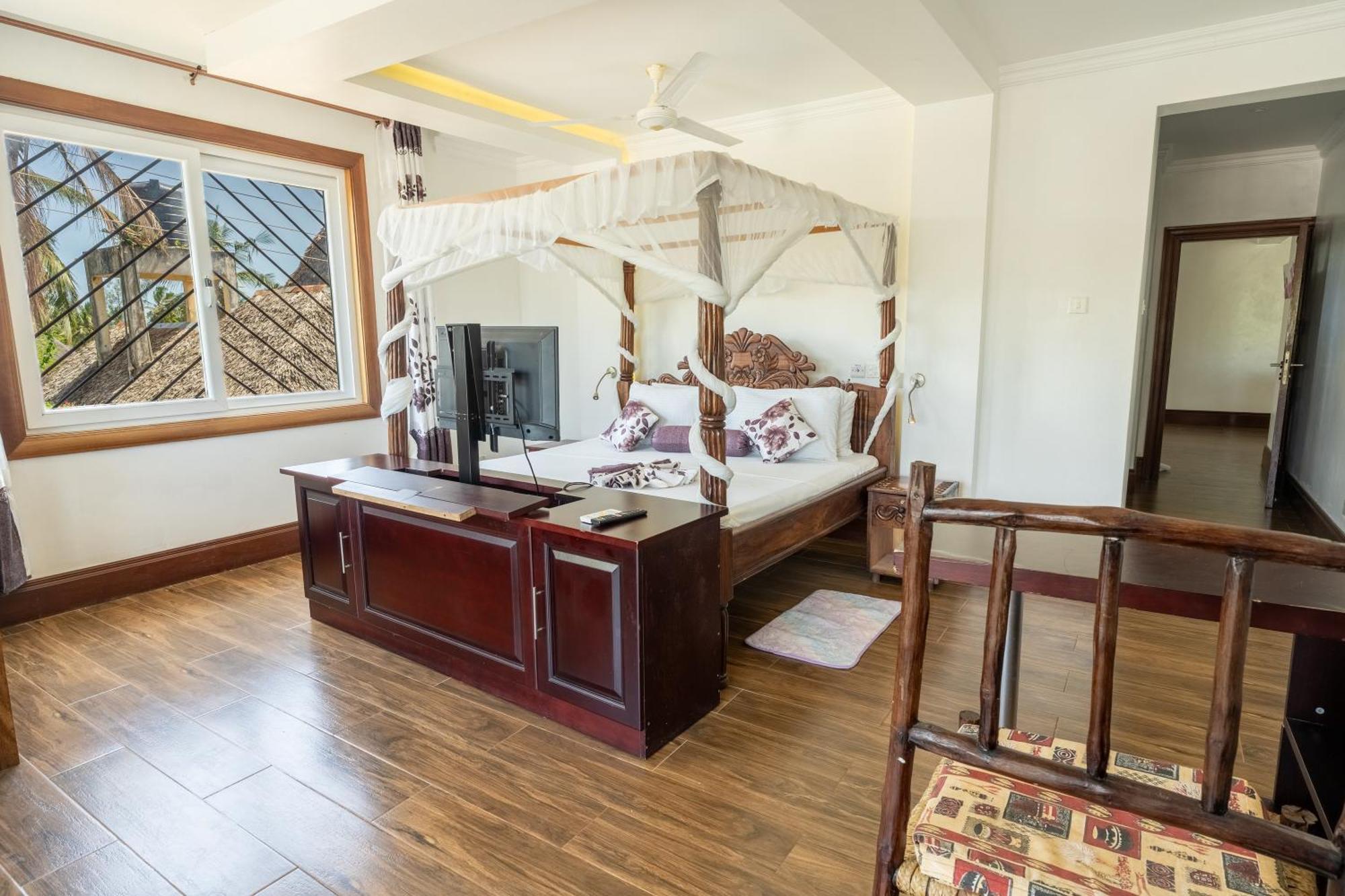 Queens Chateau Boutique Villa Диани Бийч Екстериор снимка