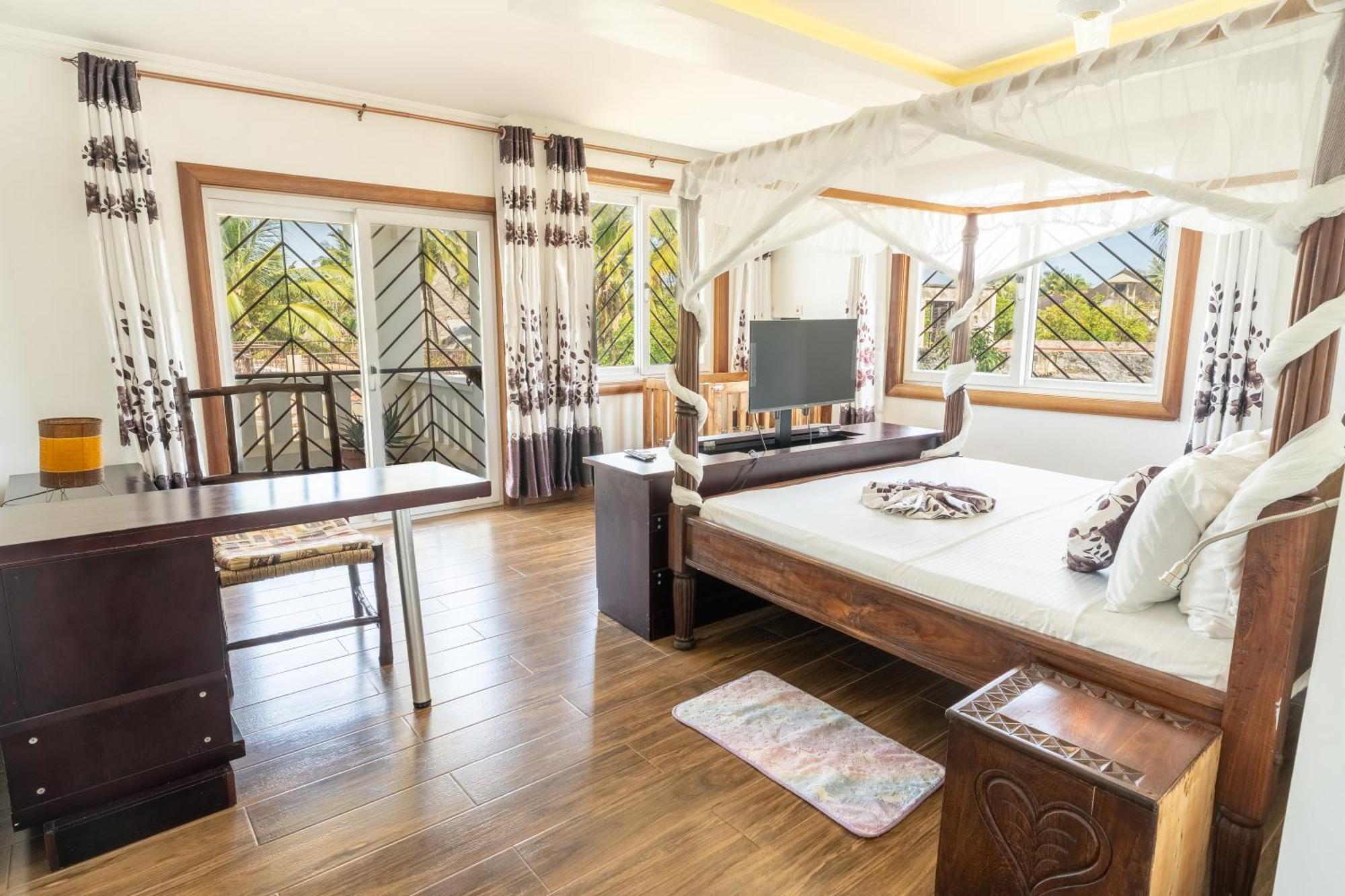 Queens Chateau Boutique Villa Диани Бийч Екстериор снимка