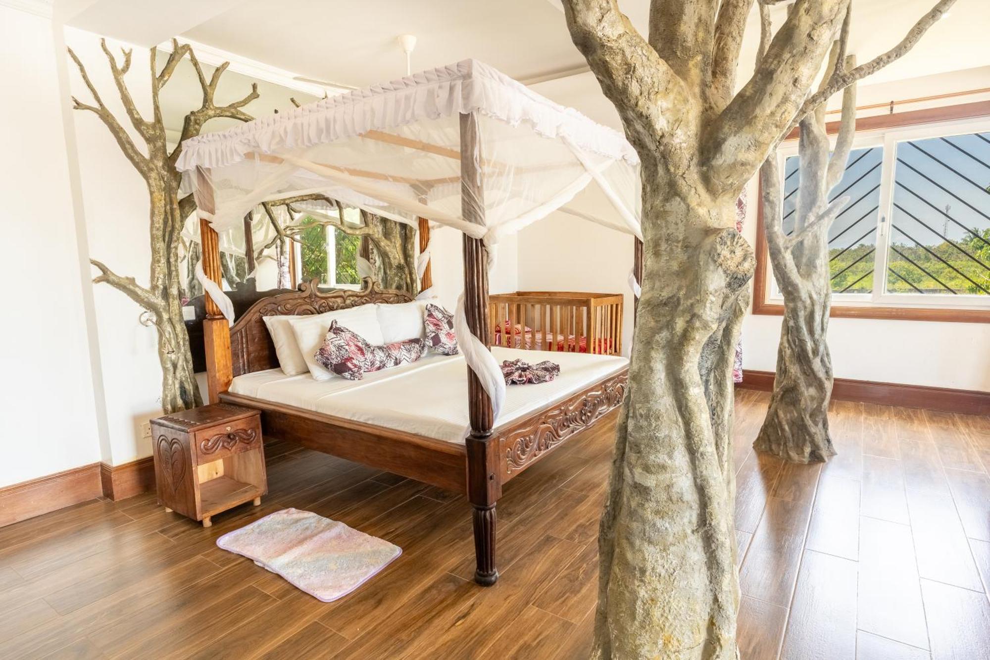 Queens Chateau Boutique Villa Диани Бийч Екстериор снимка