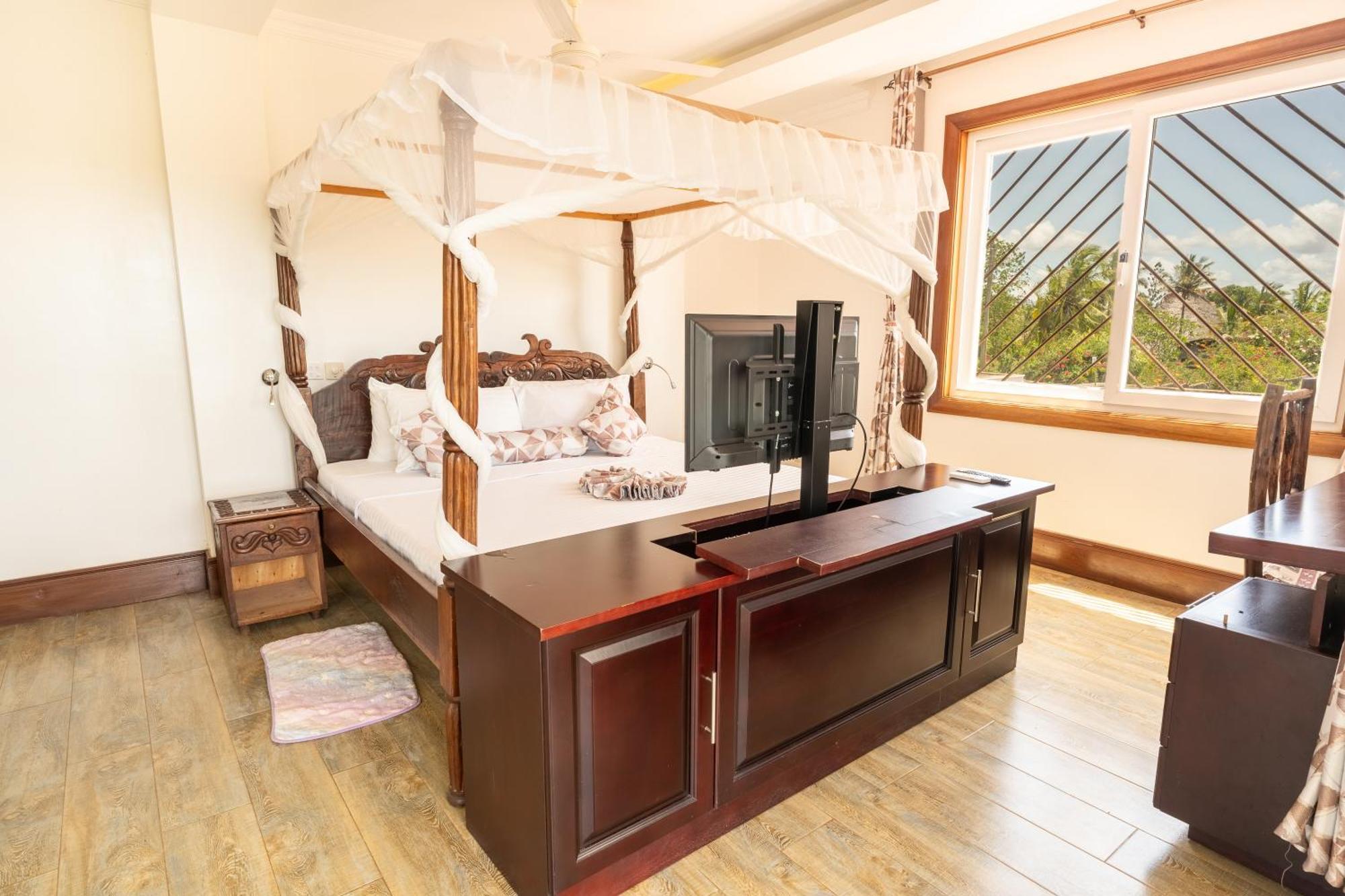 Queens Chateau Boutique Villa Диани Бийч Екстериор снимка